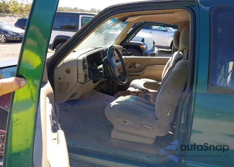 1997 Chevrolet C1500 Fleetside z USA, uszkodzony, nr VIN 1GCEC19M7VE145670